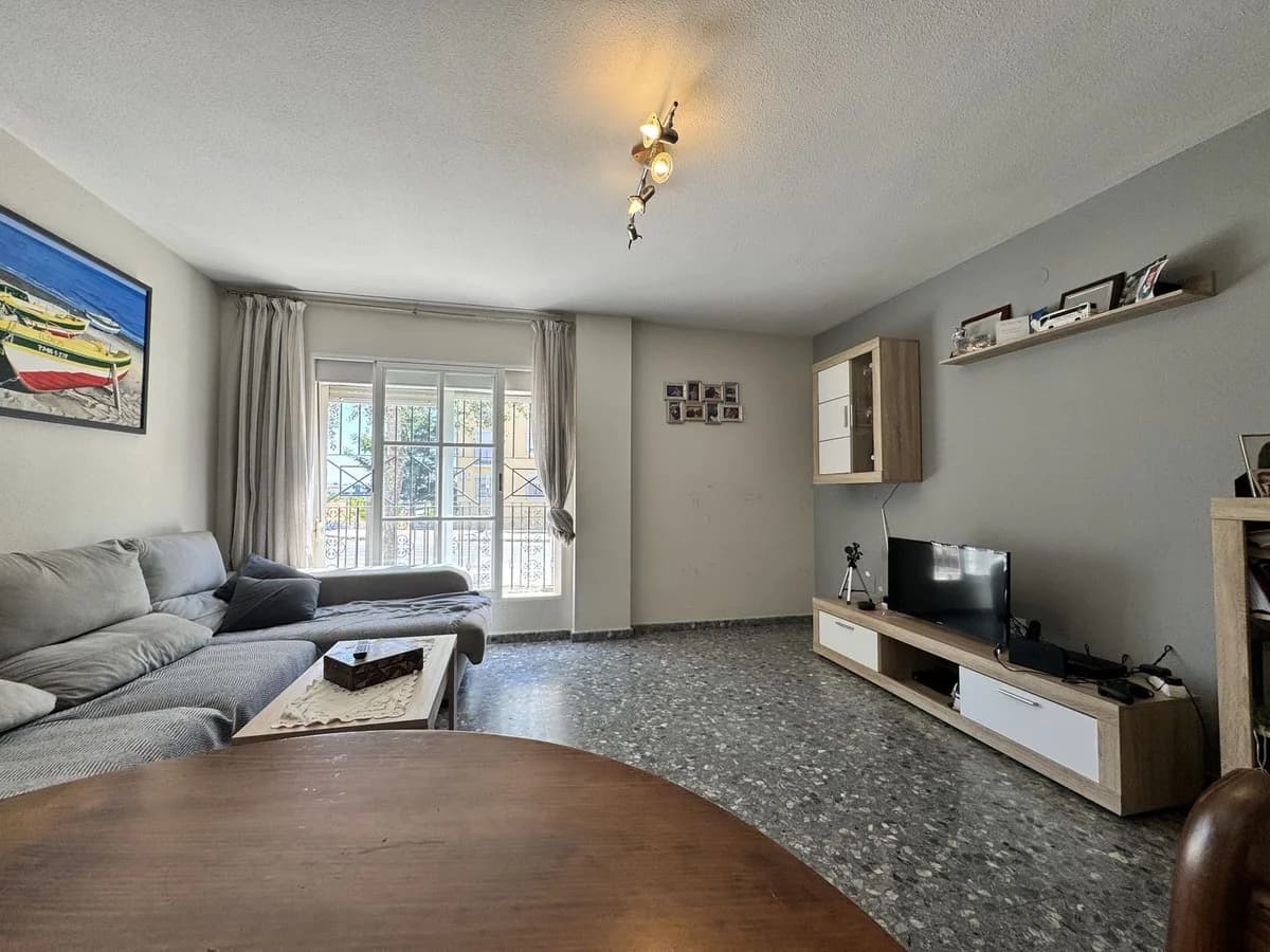 3 Bedroom Ground Floor Apartment for Sale in Estepona, Málaga - Image 5