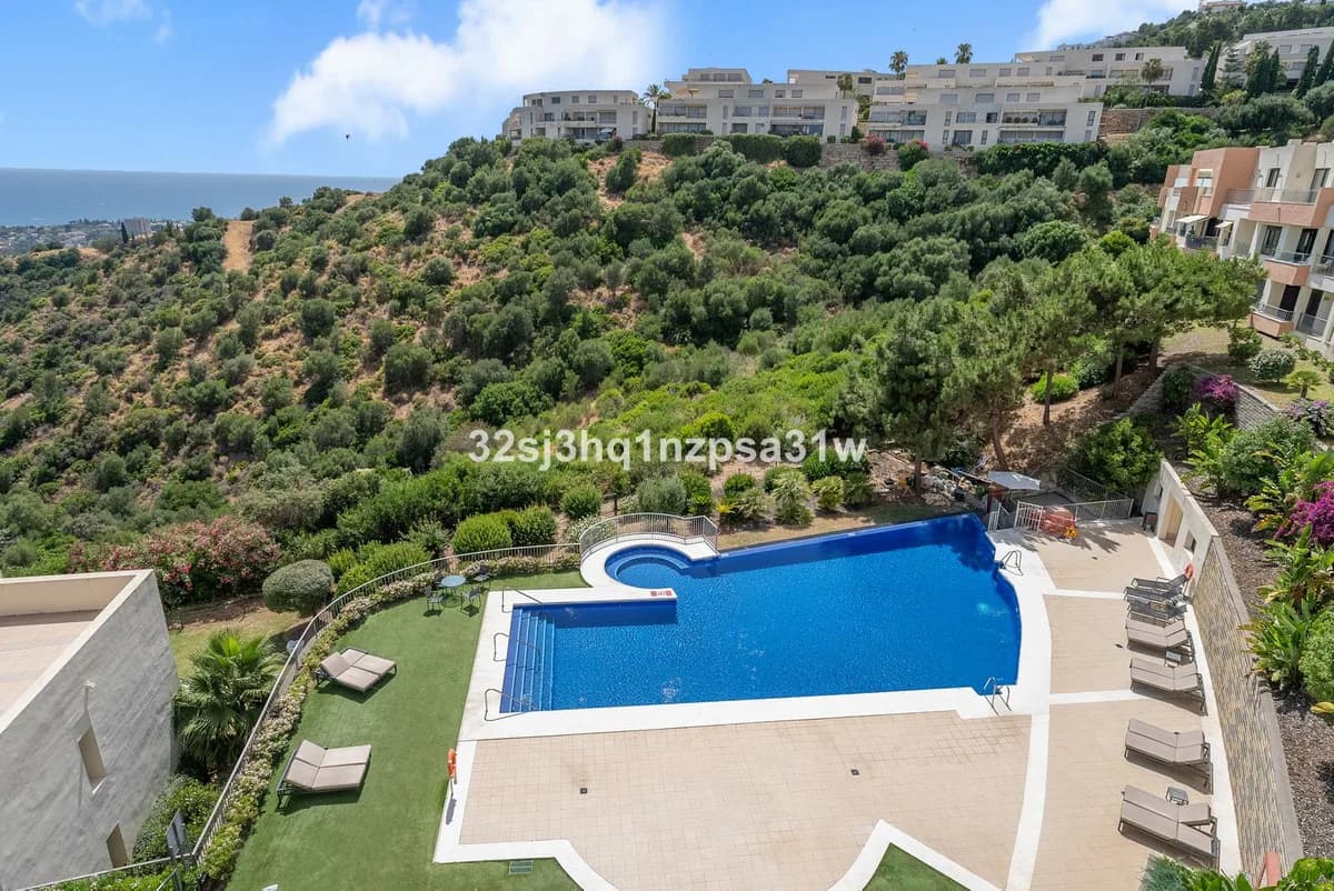 3 Bedroom Penthouse for Sale in Altos de los Monteros, Málaga - Image 2