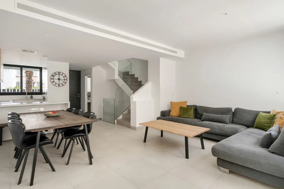 4 Bedroom Townhouse for Sale in Estepona, Málaga - Image 4