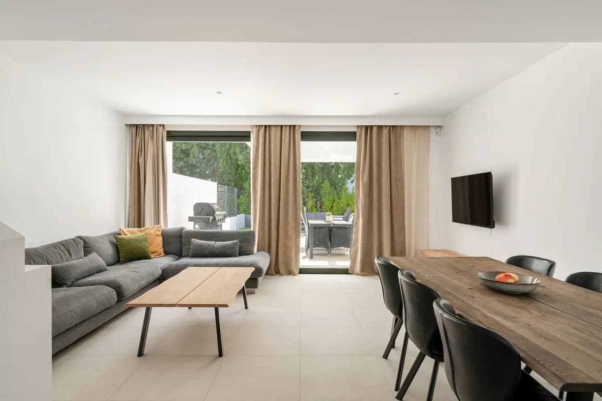 4 Bedroom Townhouse for Sale in Estepona, Málaga - Image 5