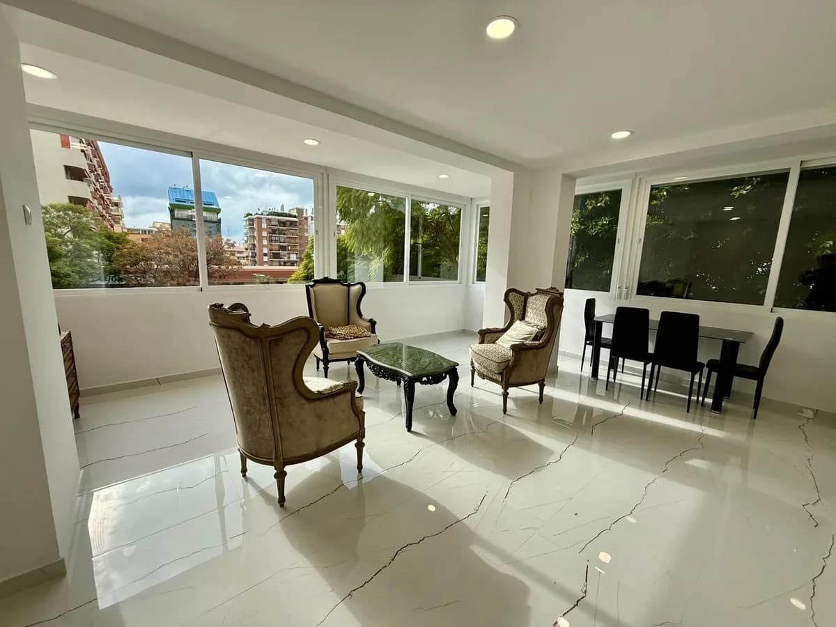 2 Bedroom Middle Floor Apartment for Sale in Marbella, Málaga - Image 4