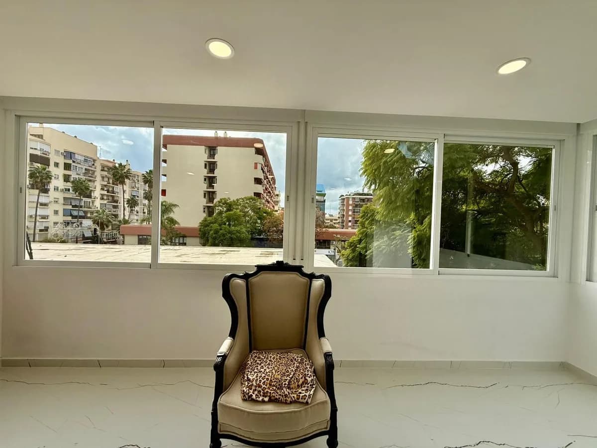 2 Bedroom Middle Floor Apartment for Sale in Marbella, Málaga - Image 6