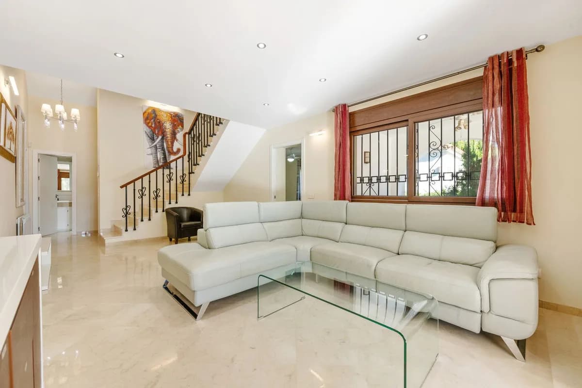 5 Bedroom Detached Villa for Sale in Atalaya, Málaga - Image 2