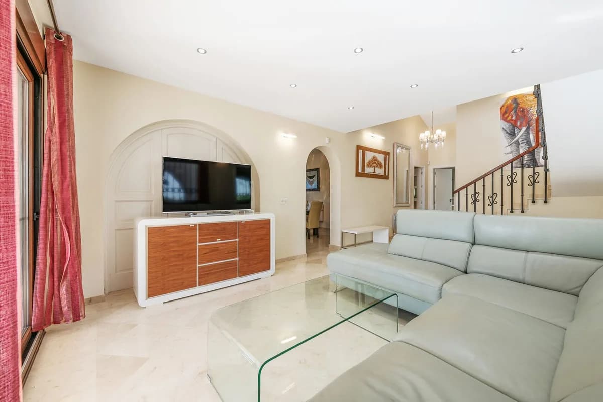 5 Bedroom Detached Villa for Sale in Atalaya, Málaga - Image 3