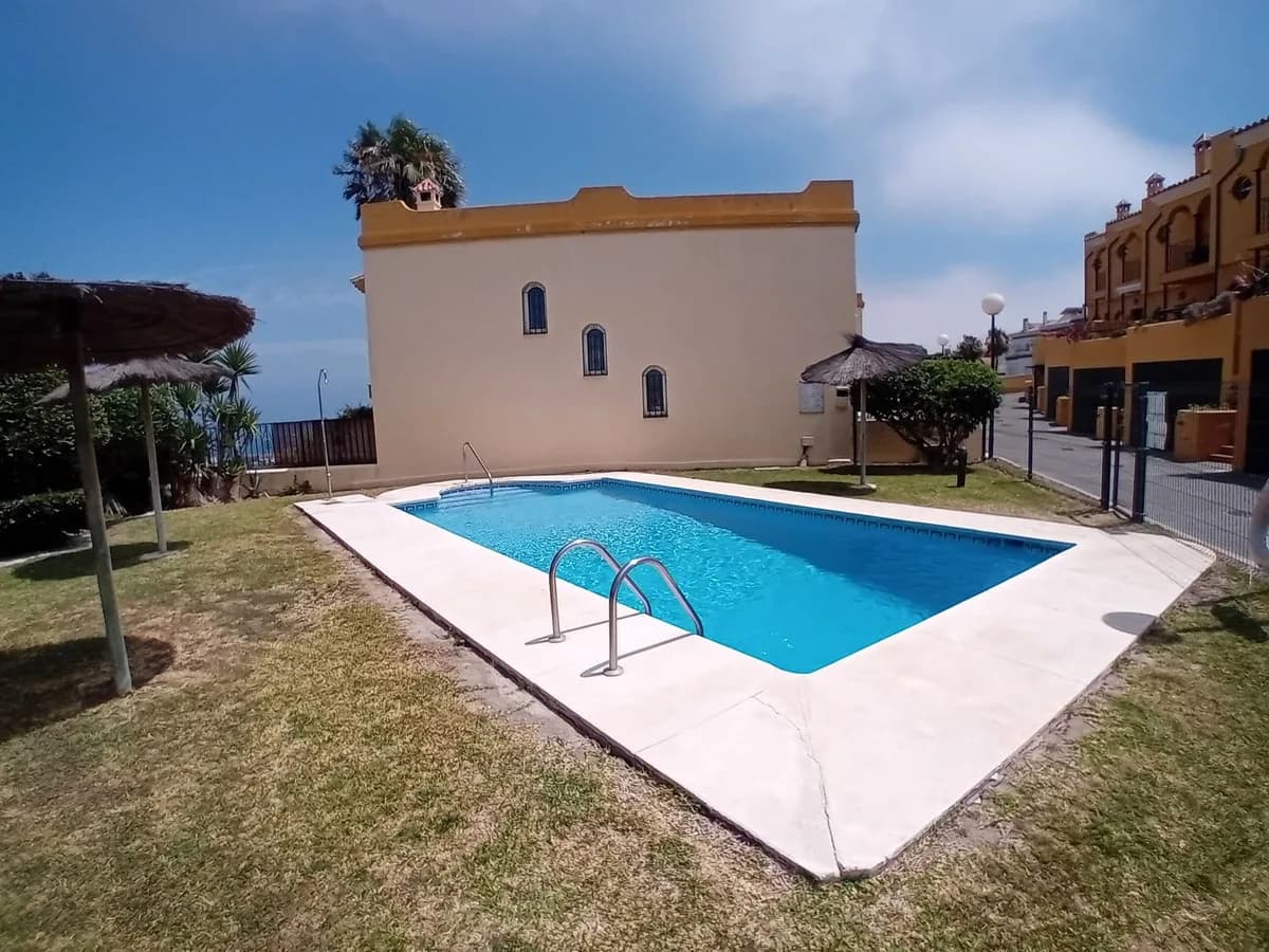 3 Bedroom Semi-Detached House for Sale in Manilva, Málaga - Image 2