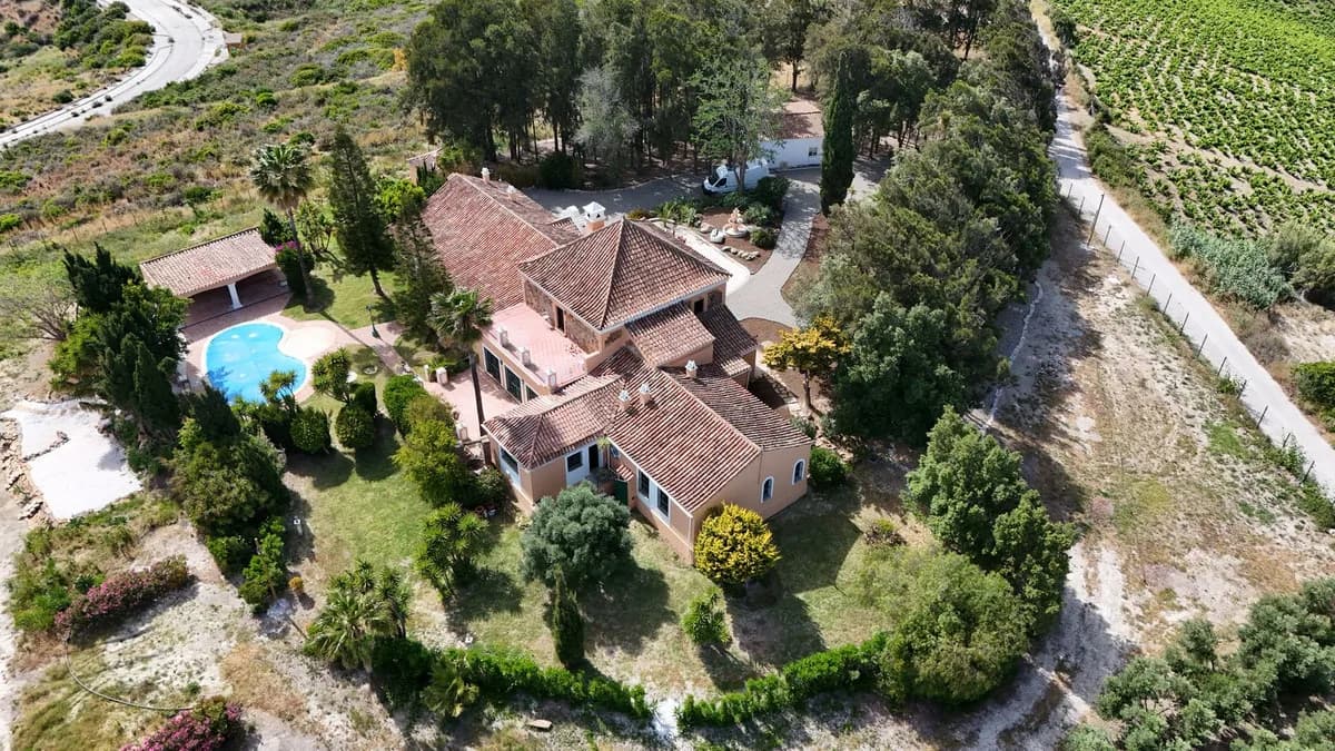 6 Bedroom Finca - Cortijo for Sale in Manilva, Málaga - Image 4