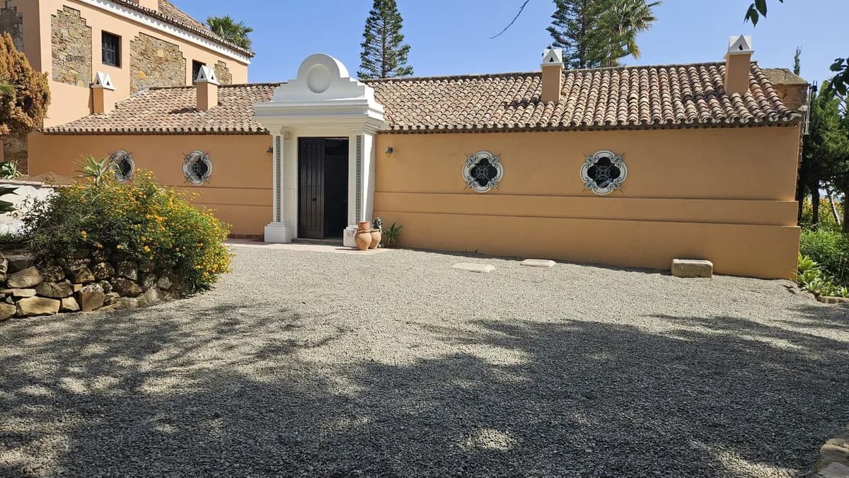 6 Bedroom Finca - Cortijo for Sale in Manilva, Málaga - Image 6