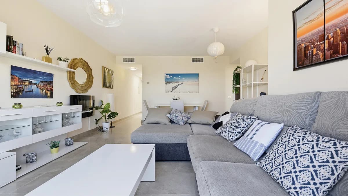 2 Bedroom Penthouse for Sale in La Duquesa, Málaga - Image 4