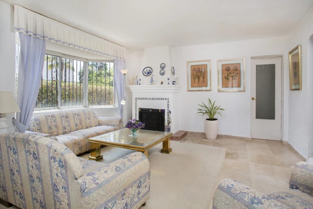 4 Bedroom Detached Villa for Sale in Guadalmina Baja, Málaga - Image 5