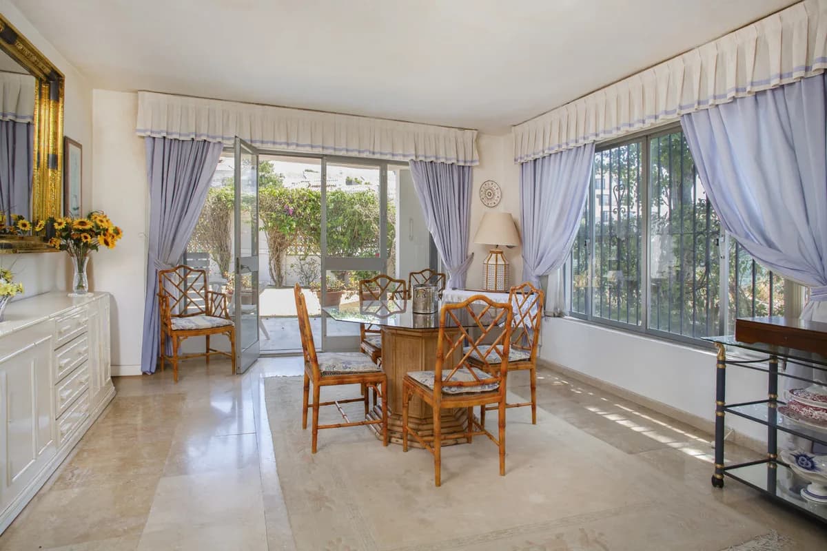4 Bedroom Detached Villa for Sale in Guadalmina Baja, Málaga - Image 6