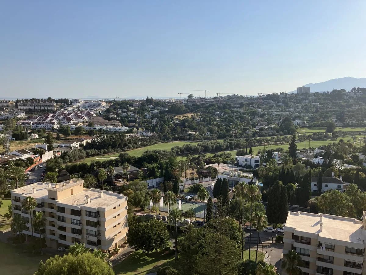1 Bedroom Penthouse for Sale in Aloha, Málaga - Image 2