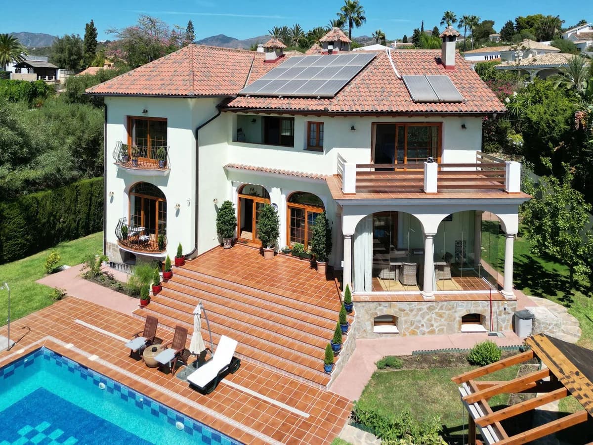 5 Bedroom Detached Villa for Sale in El Rosario, Málaga - Image 5