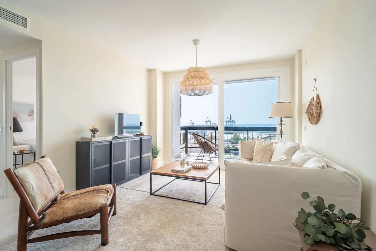 4 Bedroom Top Floor Apartment for Sale in Huelin, Málaga - Image 8