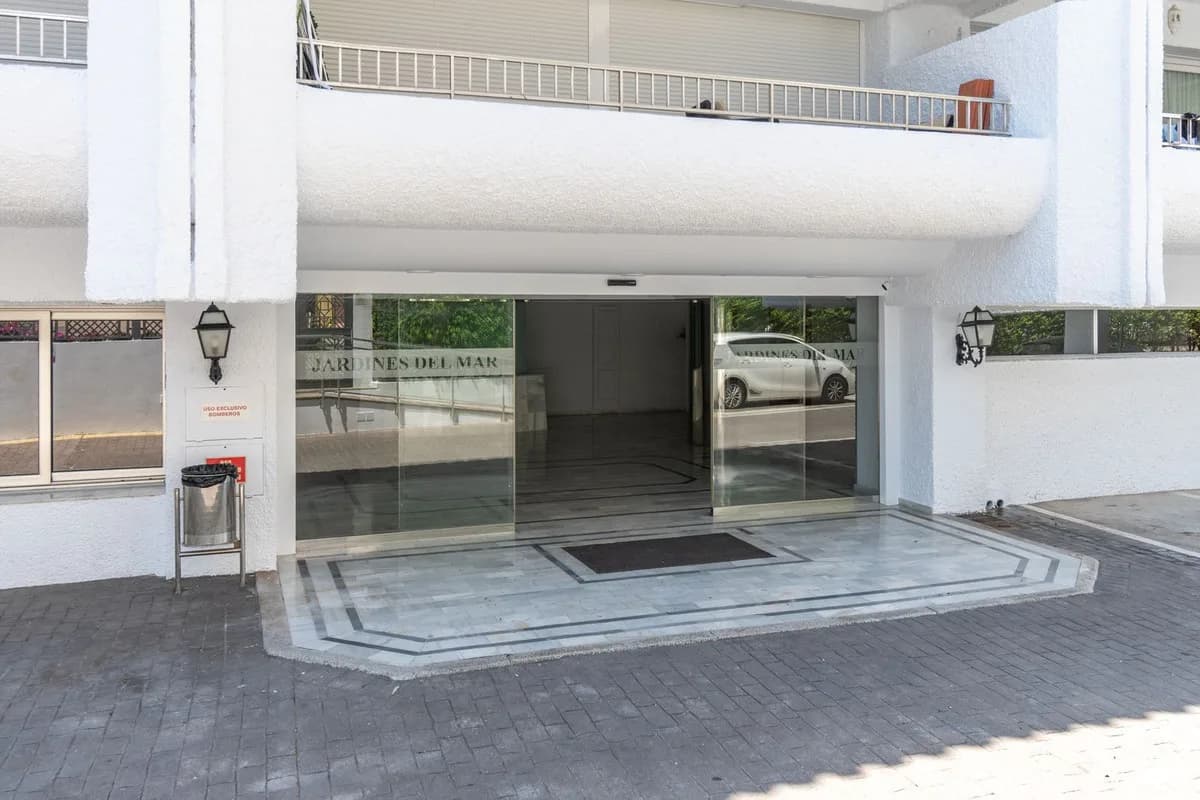 1 Bedroom Middle Floor Apartment for Sale in The Golden Mile, Málaga - Image 5