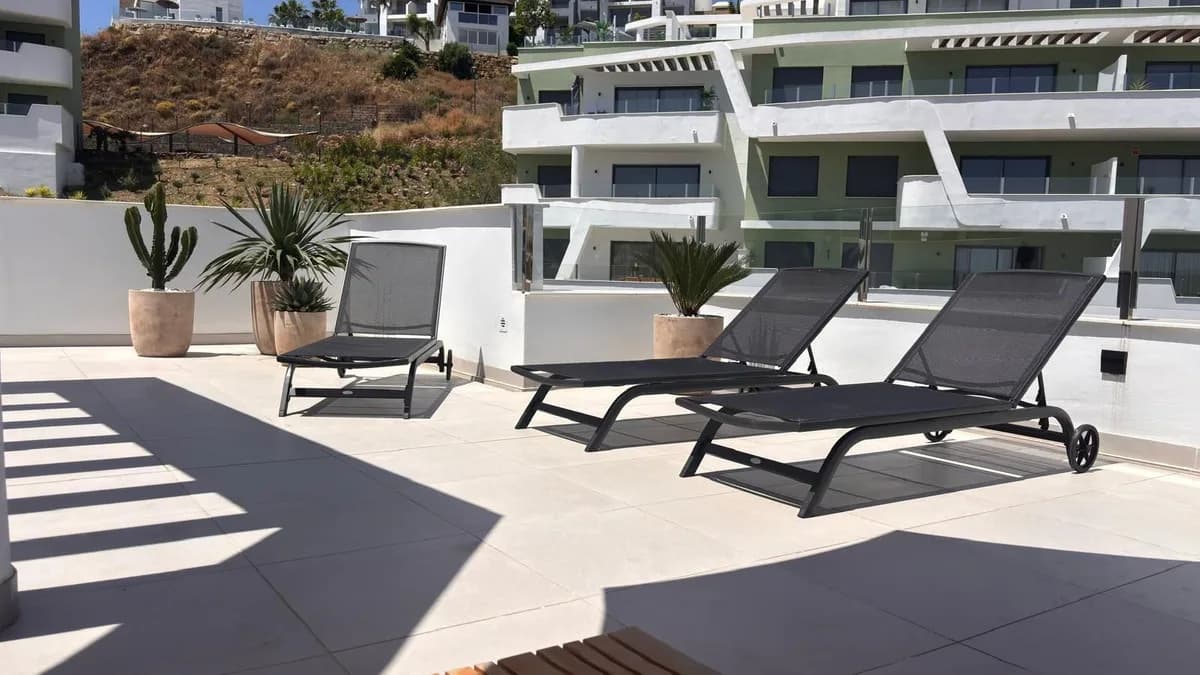 3 Bedroom Middle Floor Apartment for Sale in Calanova Golf, Málaga - Image 6