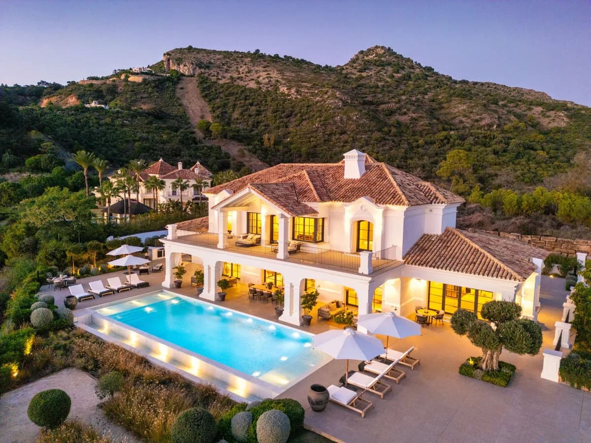 7 Bedroom Detached Villa for Sale in Benahavís, Málaga - Image 2