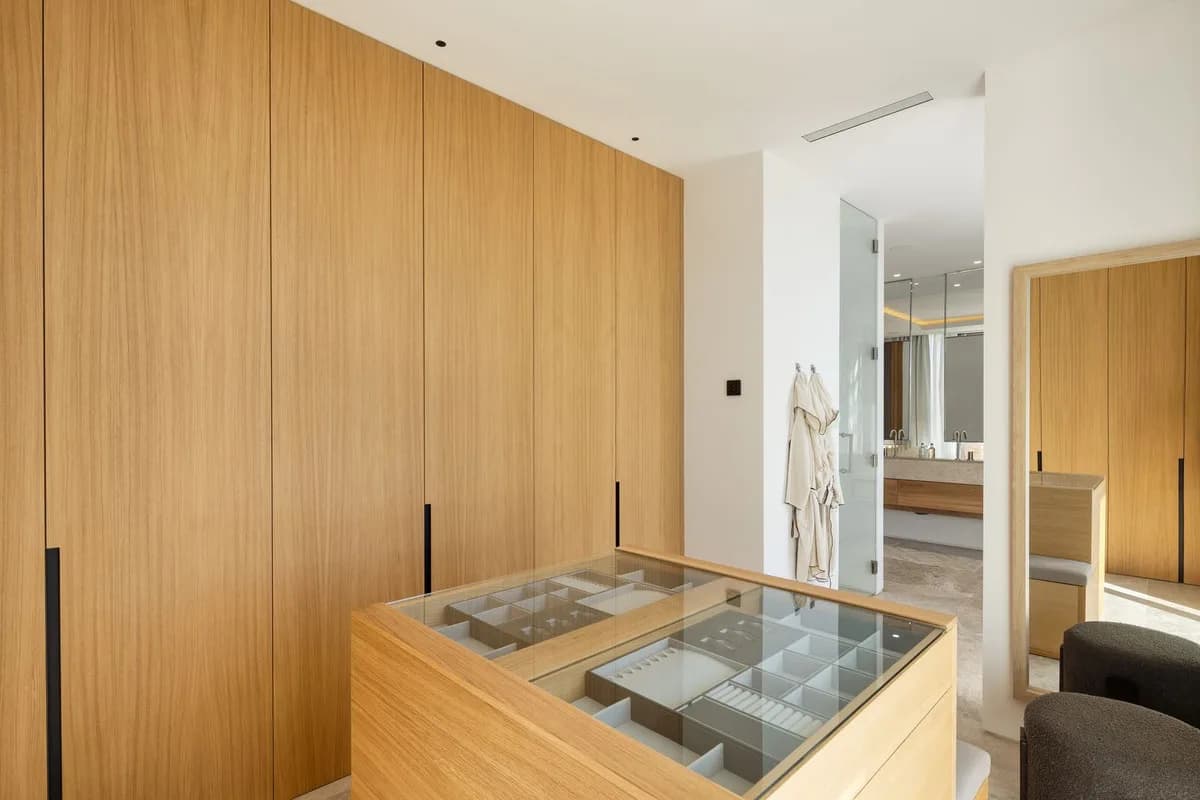 6 Bedroom Detached Villa for Sale in Nueva Andalucía, Málaga - Image 8