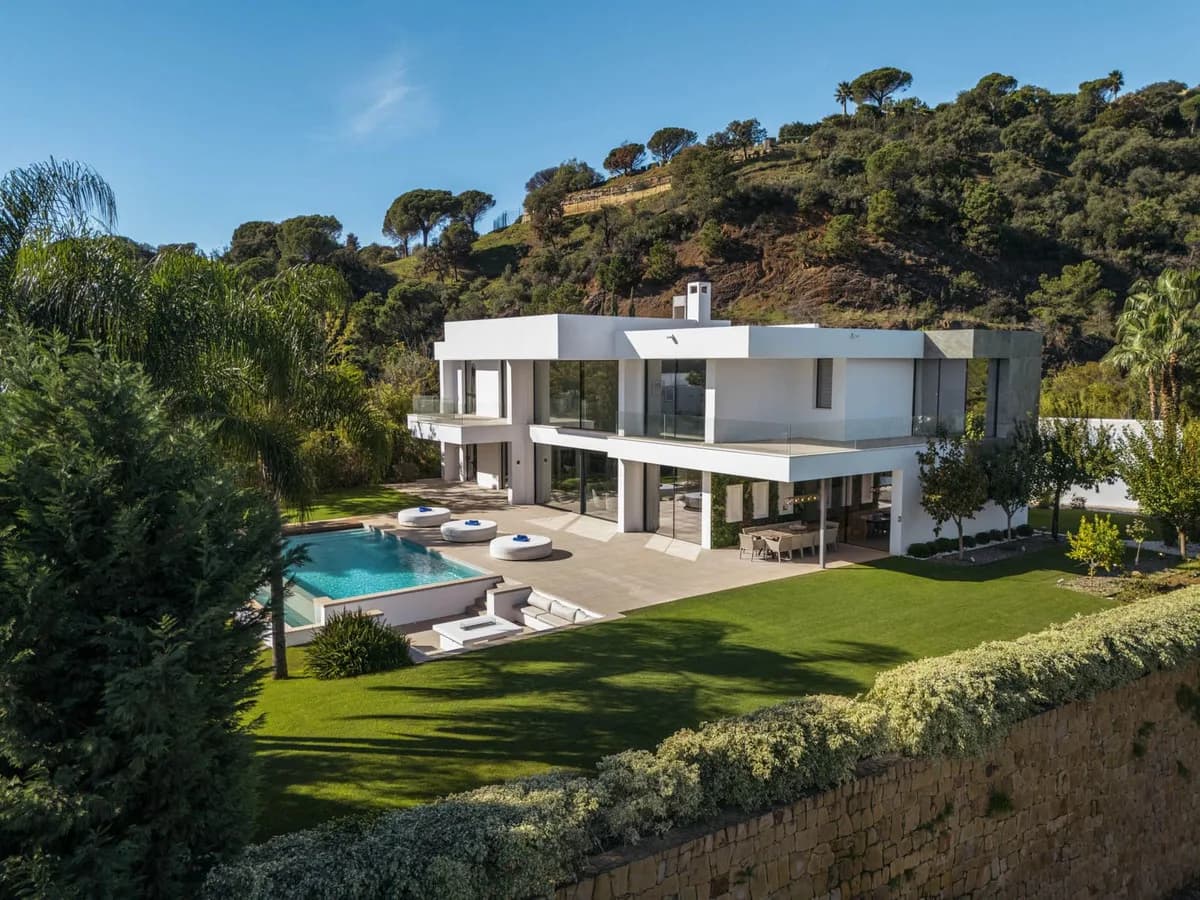 5 Bedroom Detached Villa for Sale in El Madroñal, Málaga - Image 2
