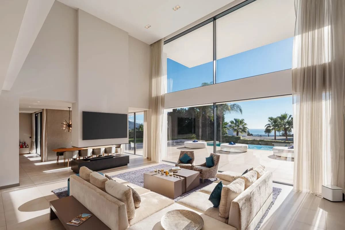 5 Bedroom Detached Villa for Sale in El Madroñal, Málaga - Image 4