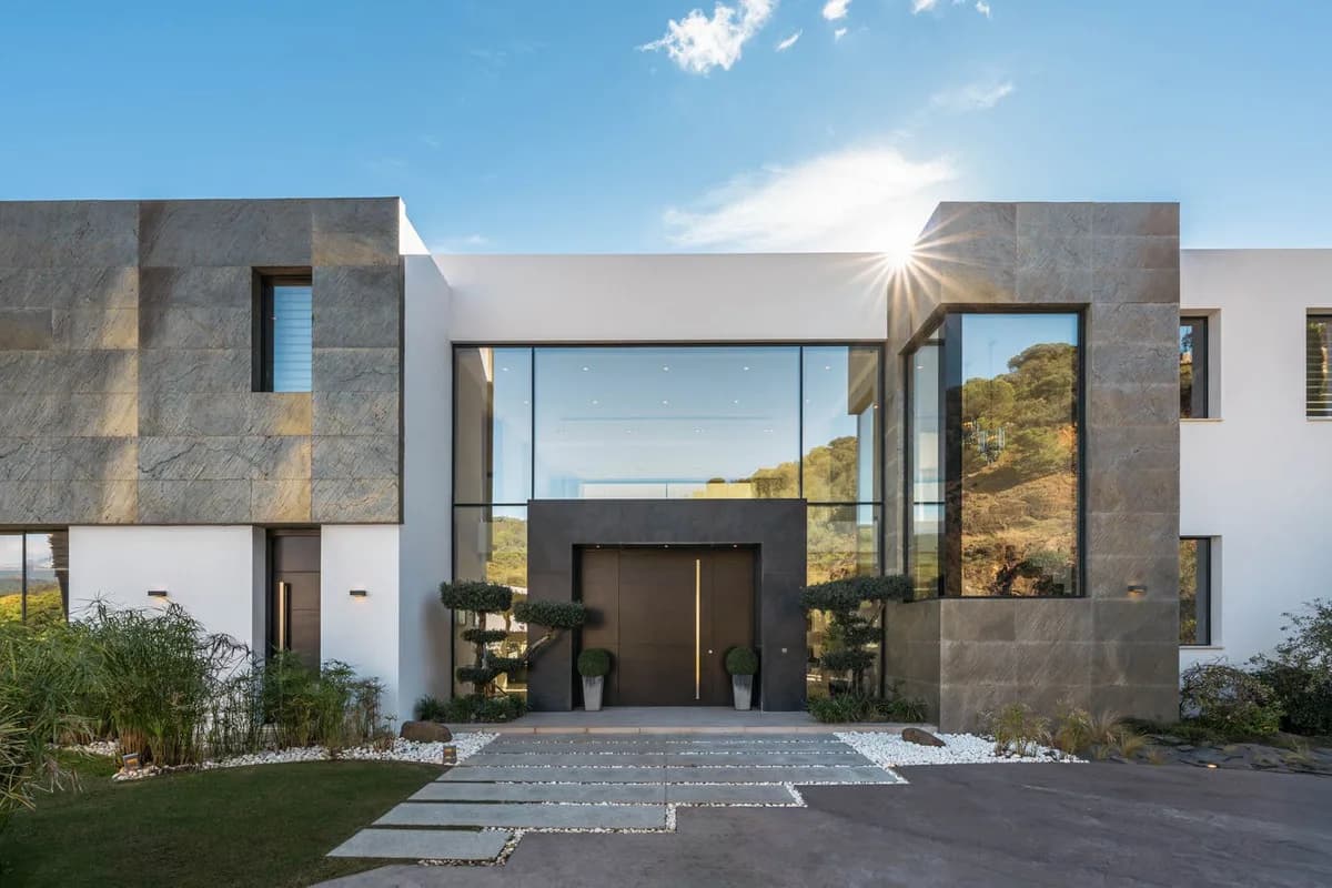 5 Bedroom Detached Villa for Sale in El Madroñal, Málaga - Image 9