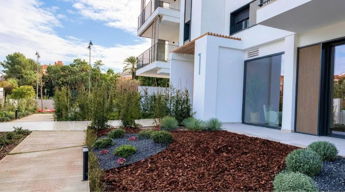 2 Bedroom Middle Floor Apartment for Sale in Estepona, Málaga - Image 6