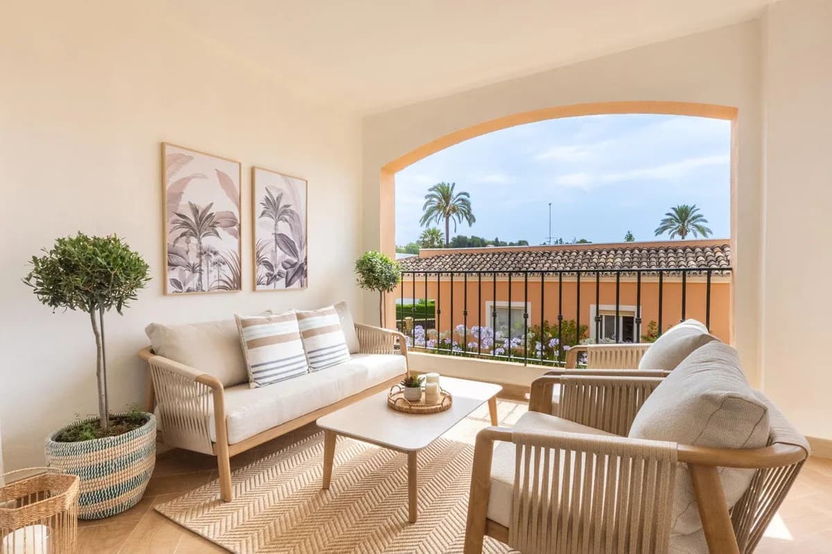 3 Bedroom Middle Floor Apartment for Sale in Nueva Andalucía, Málaga