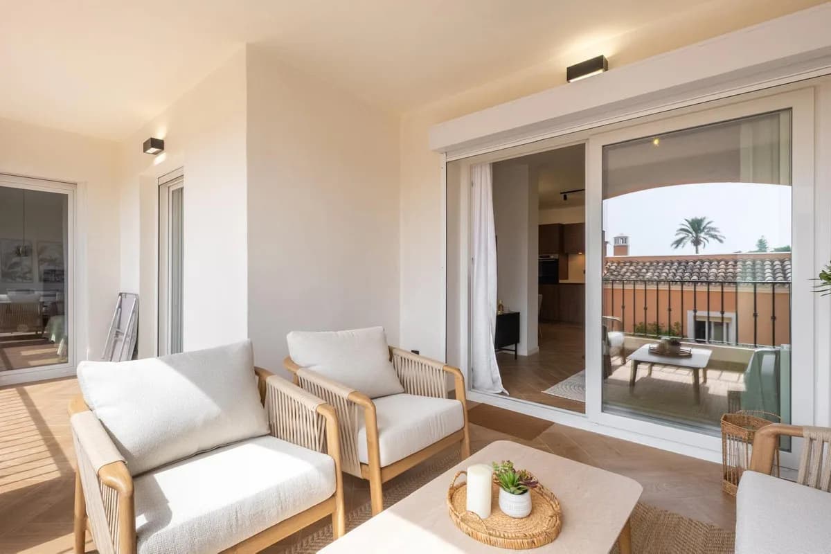 3 Bedroom Middle Floor Apartment for Sale in Nueva Andalucía, Málaga - Image 3