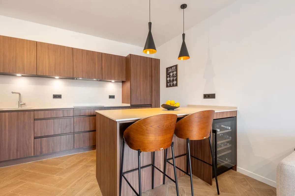 3 Bedroom Middle Floor Apartment for Sale in Nueva Andalucía, Málaga - Image 9