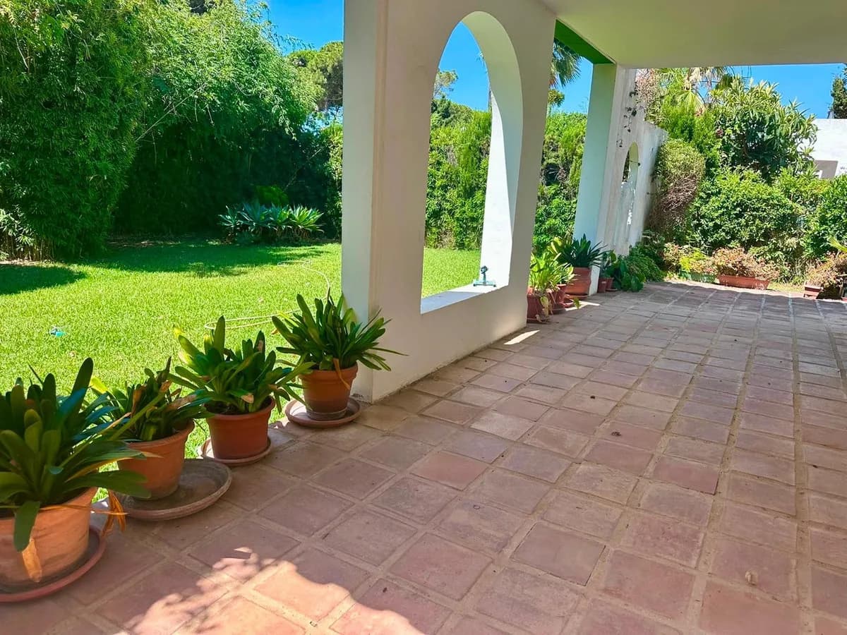 4 Bedroom Detached Villa for Sale in Artola, Málaga - Image 9