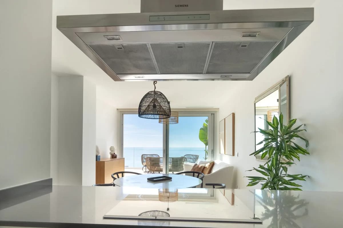 2 Bedroom Top Floor Apartment for Sale in Fuengirola, Málaga - Image 3
