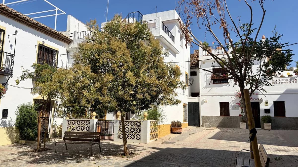7 Bedroom Townhouse for Sale in Marbella, Málaga - Image 6