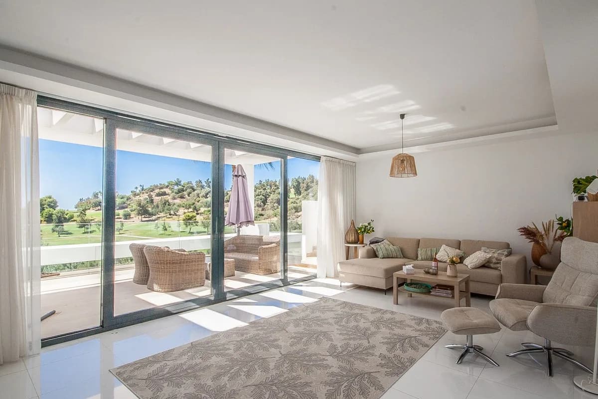 3 Bedroom Penthouse Duplex for Sale in Benahavís, Málaga - Image 4
