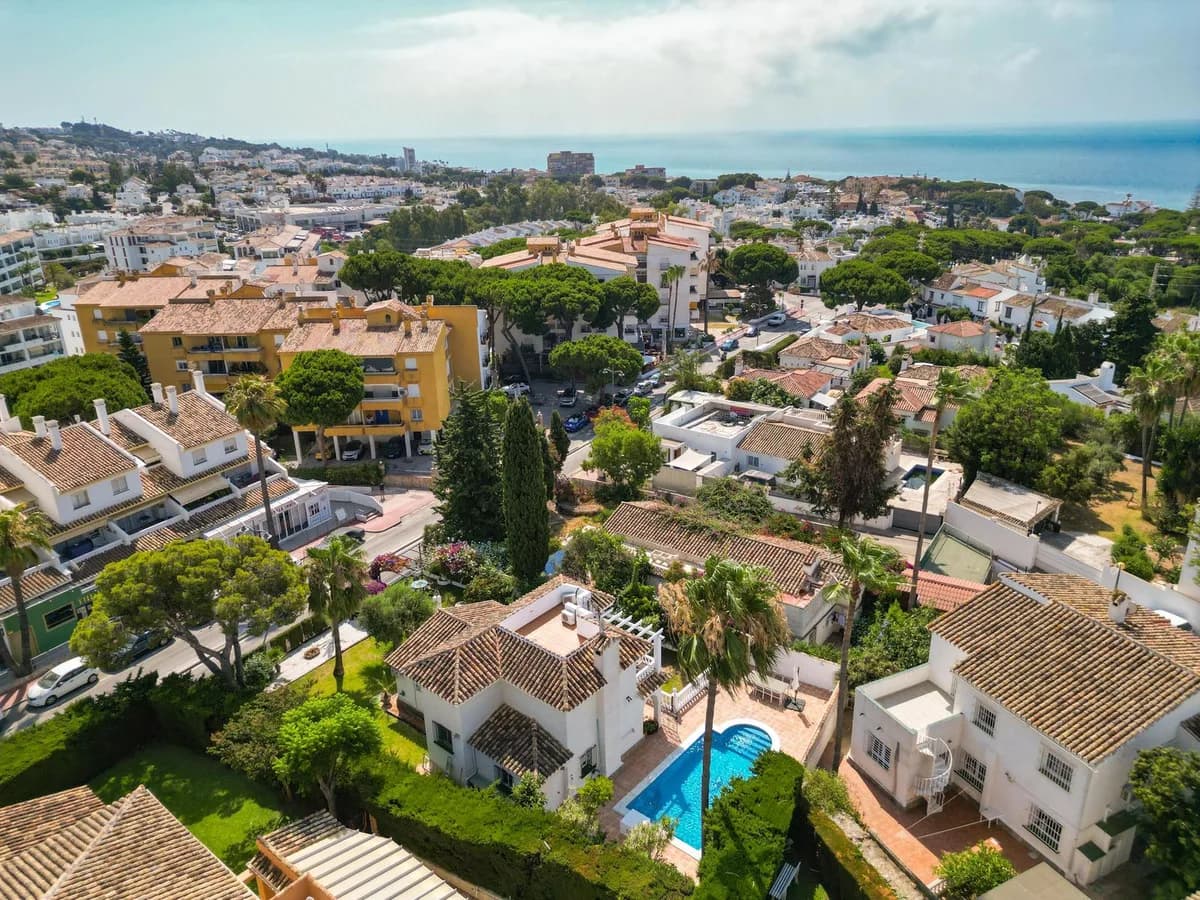 3 Bedroom Detached Villa for Sale in Calahonda, Málaga - Image 6