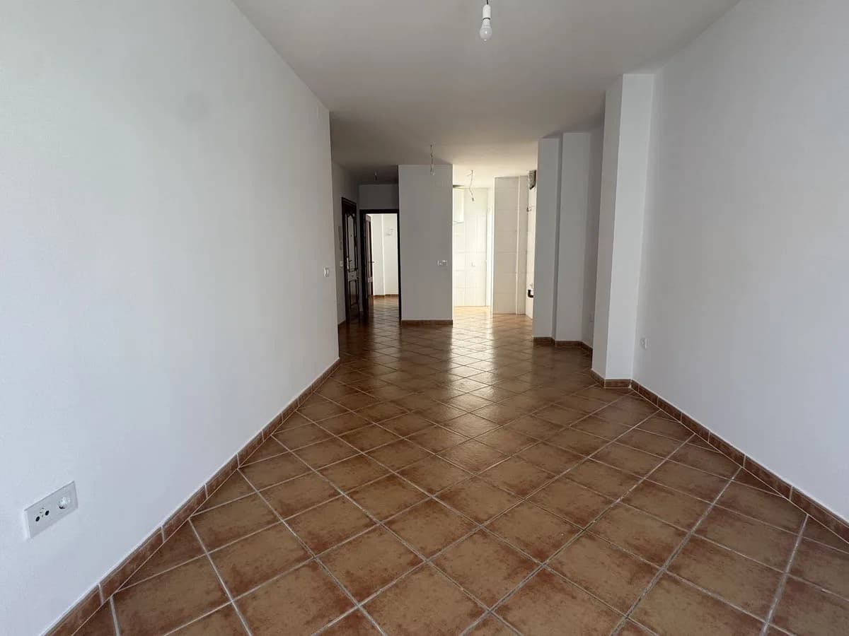 2 Bedroom Middle Floor Apartment for Sale in Estepona, Málaga - Image 4