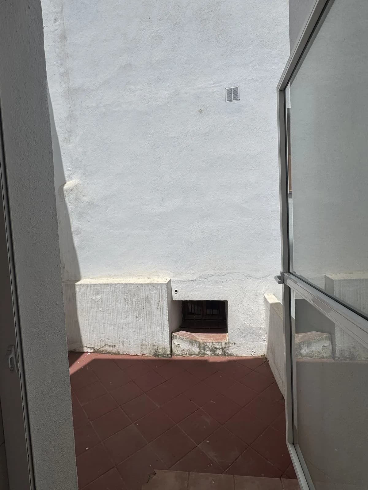 2 Bedroom Middle Floor Apartment for Sale in Estepona, Málaga - Image 7