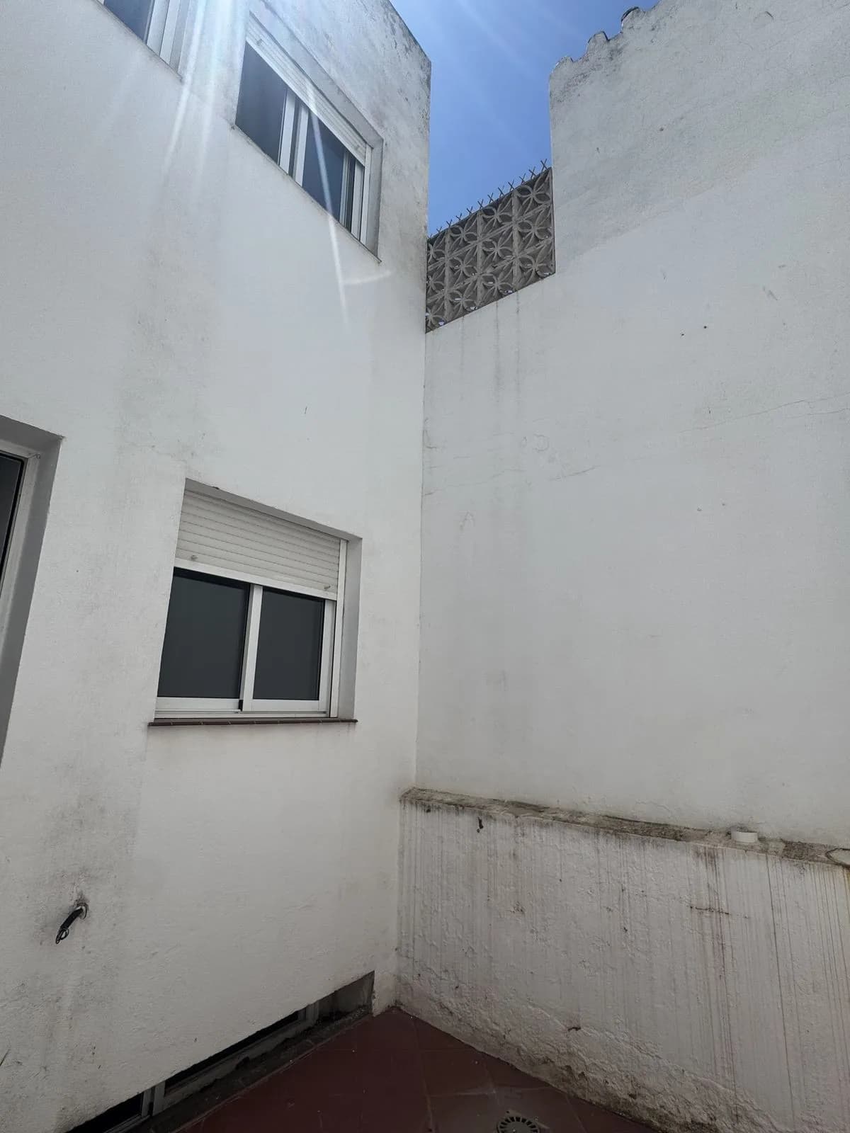 2 Bedroom Middle Floor Apartment for Sale in Estepona, Málaga - Image 9