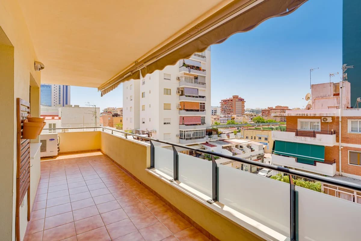 2 Bedroom Middle Floor Apartment for Sale in Los Boliches, Málaga