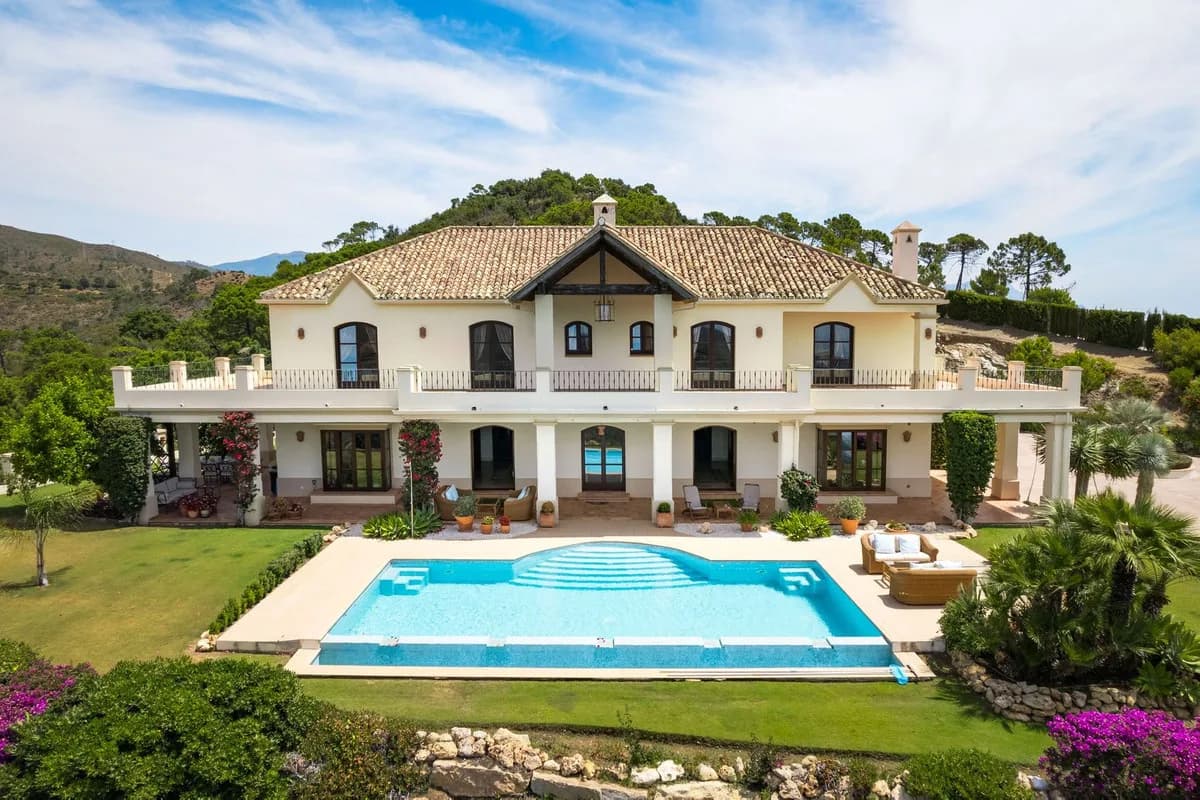 5 Bedroom Detached Villa for Sale in Estepona, Málaga - Image 3