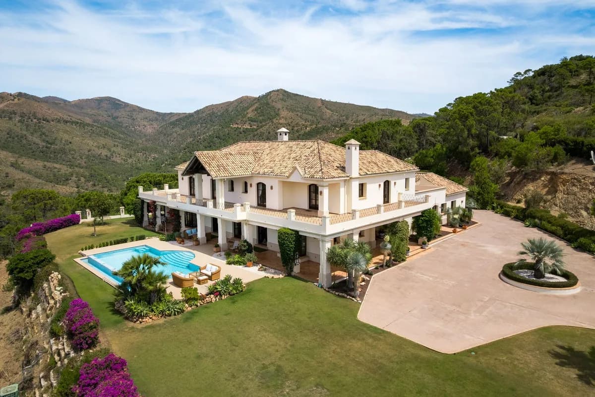 5 Bedroom Detached Villa for Sale in Estepona, Málaga - Image 7