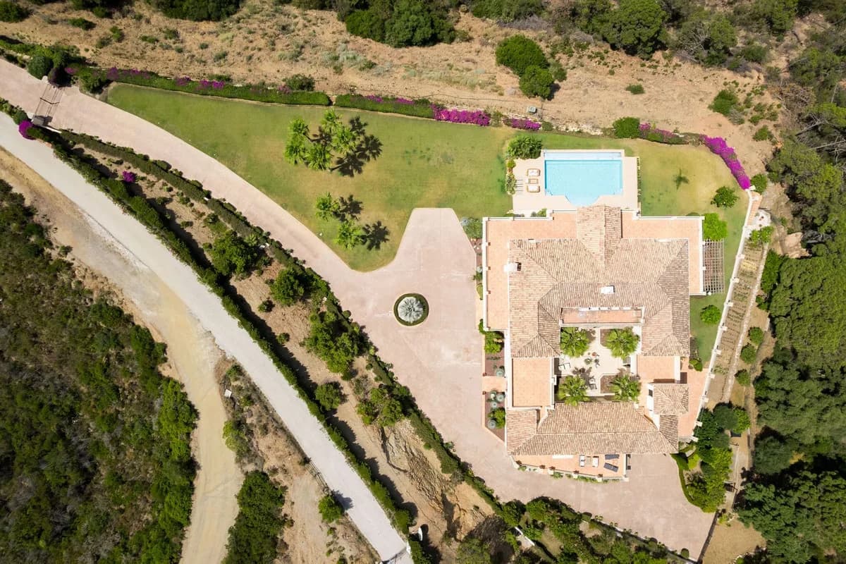 5 Bedroom Detached Villa for Sale in Estepona, Málaga - Image 9