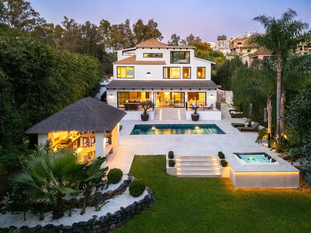 5 Bedroom Detached Villa for Sale in Nueva Andalucía, Málaga - Image 6