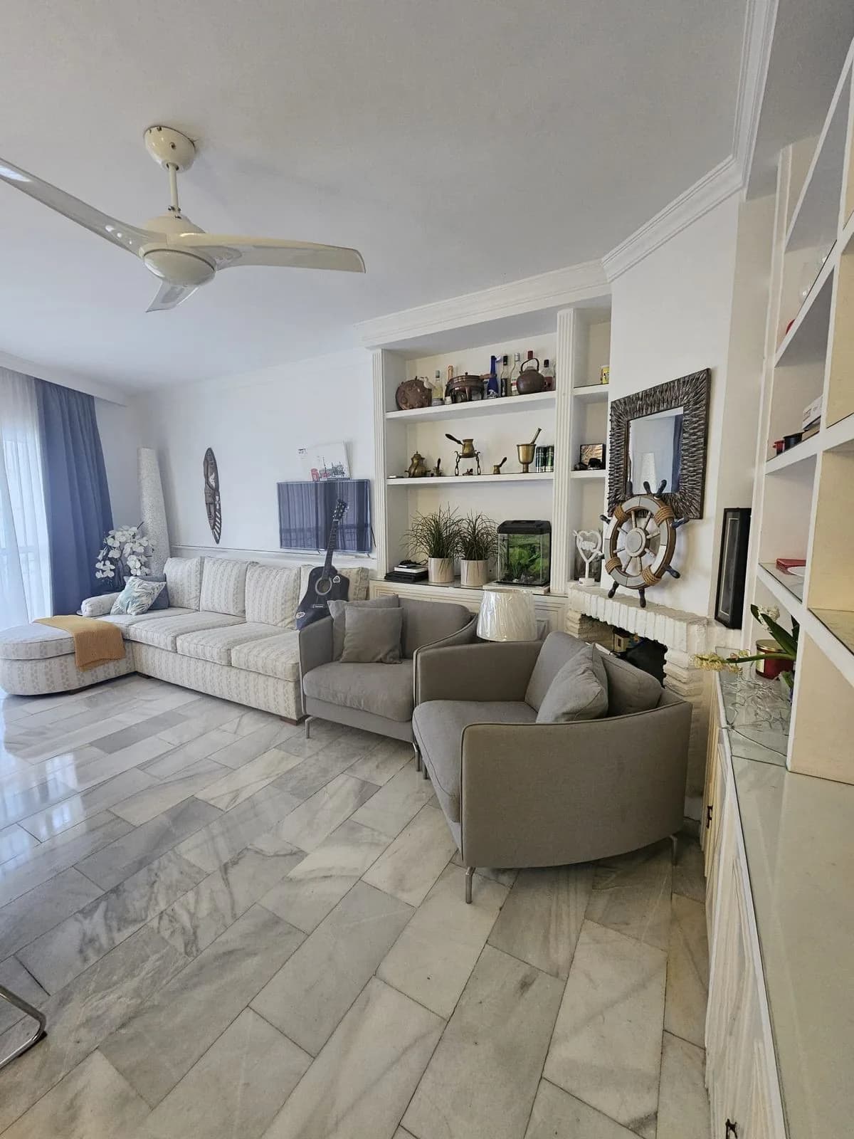 2 Bedroom Middle Floor Apartment for Sale in San Pedro de Alcántara, Málaga - Image 3