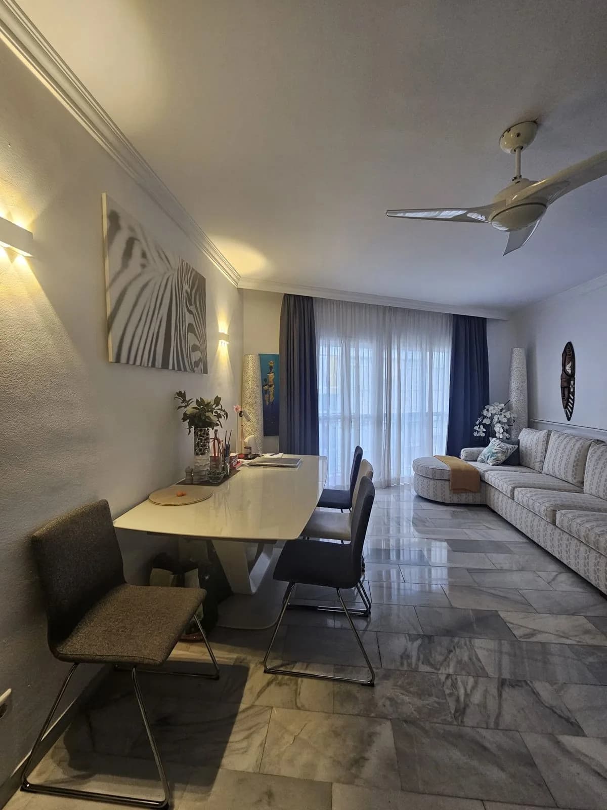 2 Bedroom Middle Floor Apartment for Sale in San Pedro de Alcántara, Málaga - Image 5