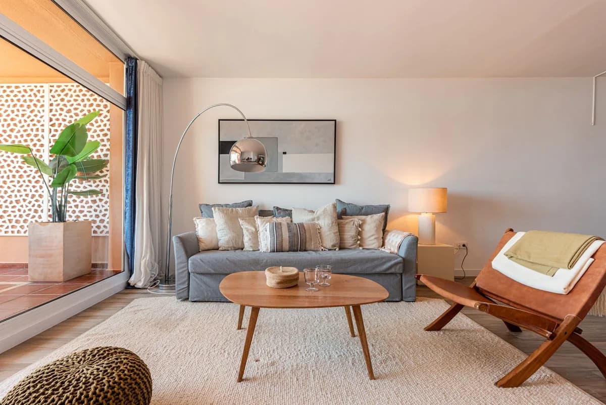 2 Bedroom Middle Floor Apartment for Sale in Nueva Andalucía, Málaga - Image 7