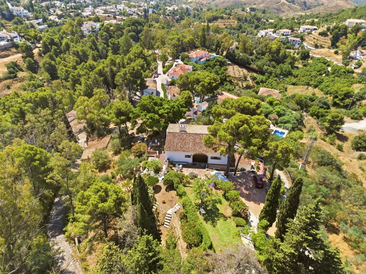 4 Bedroom Detached Villa for Sale in Mijas, Málaga - Image 5