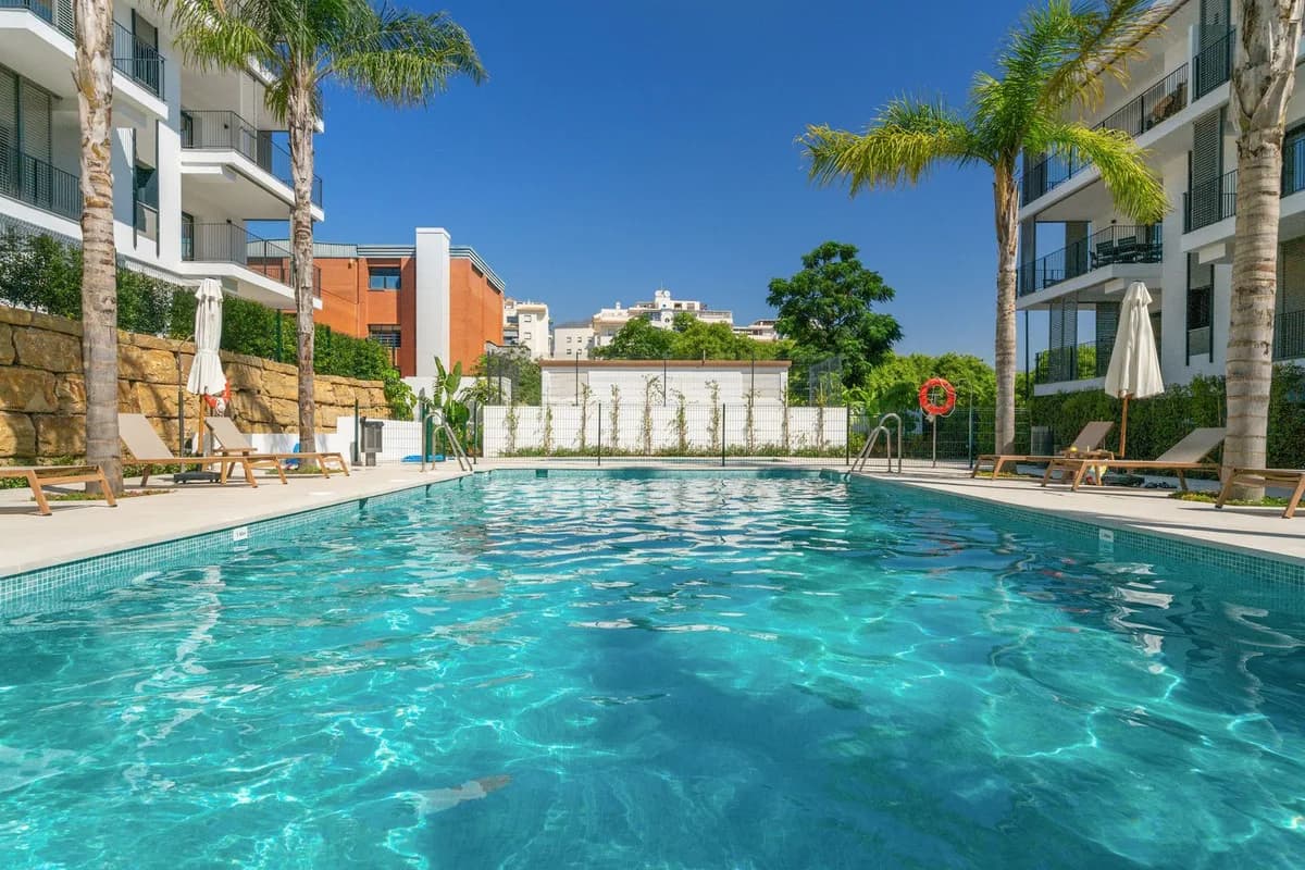 2 Bedroom Middle Floor Apartment for Sale in Estepona, Málaga
