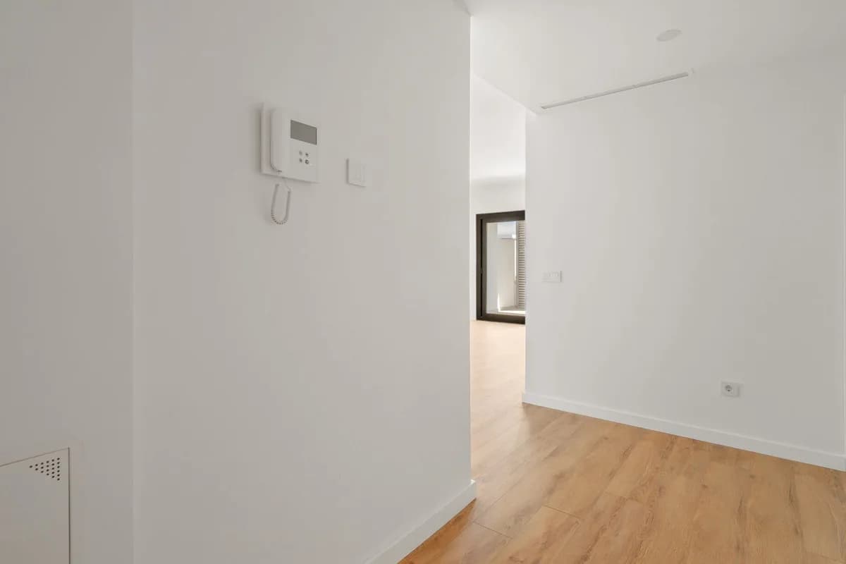 2 Bedroom Middle Floor Apartment for Sale in Estepona, Málaga - Image 7