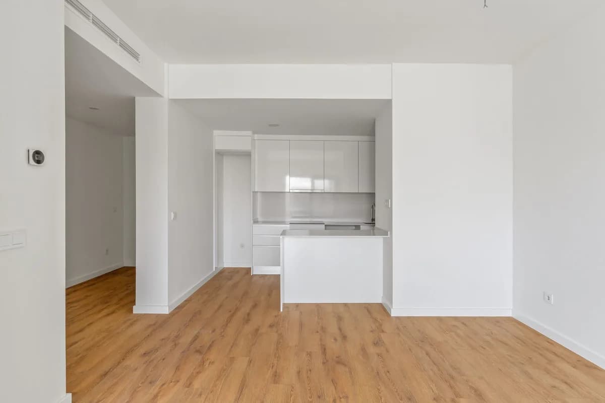 2 Bedroom Middle Floor Apartment for Sale in Estepona, Málaga - Image 9