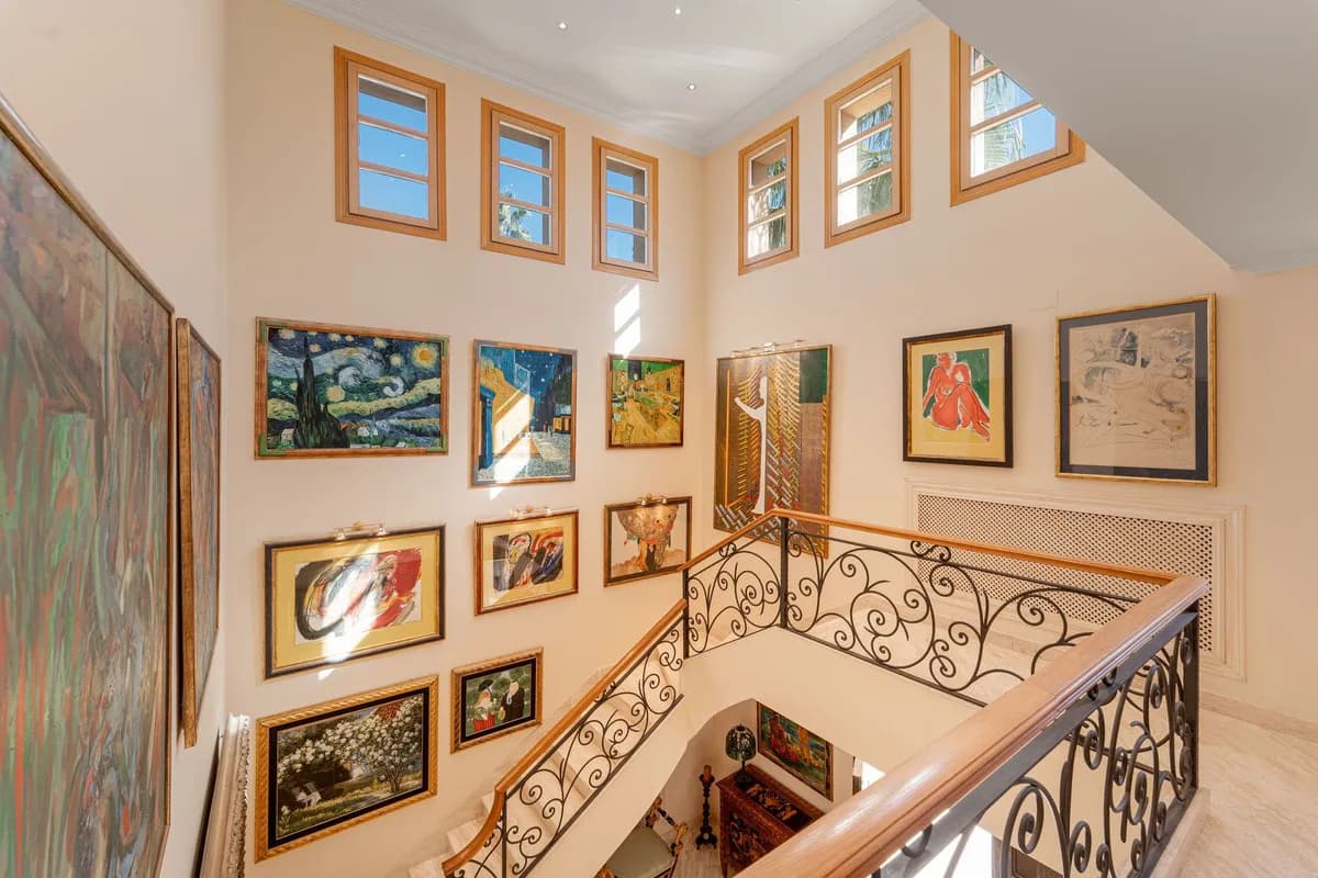 5 Bedroom Detached Villa for Sale in Nueva Andalucía, Málaga - Image 6