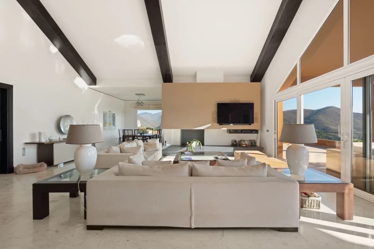 5 Bedroom Detached Villa for Sale in La Mairena, Málaga - Image 3